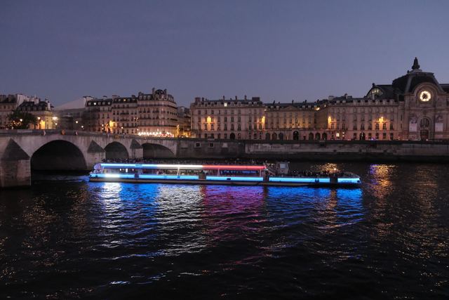 Soirée Rivers King Crazy Boat Paris : croisière et ambiance garantie Soirée Rivers King Crazy Boat Paris : croisière et ambiance garantie